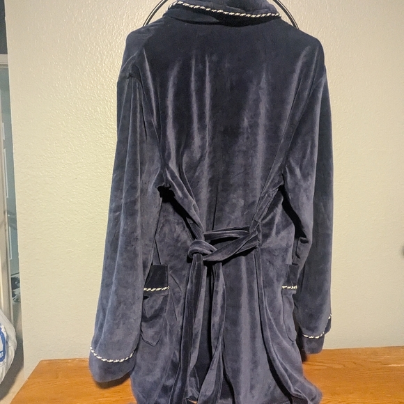 Ascentix Men's Velour Smoking Jacket with Satin Lining - Picture 10 of 10